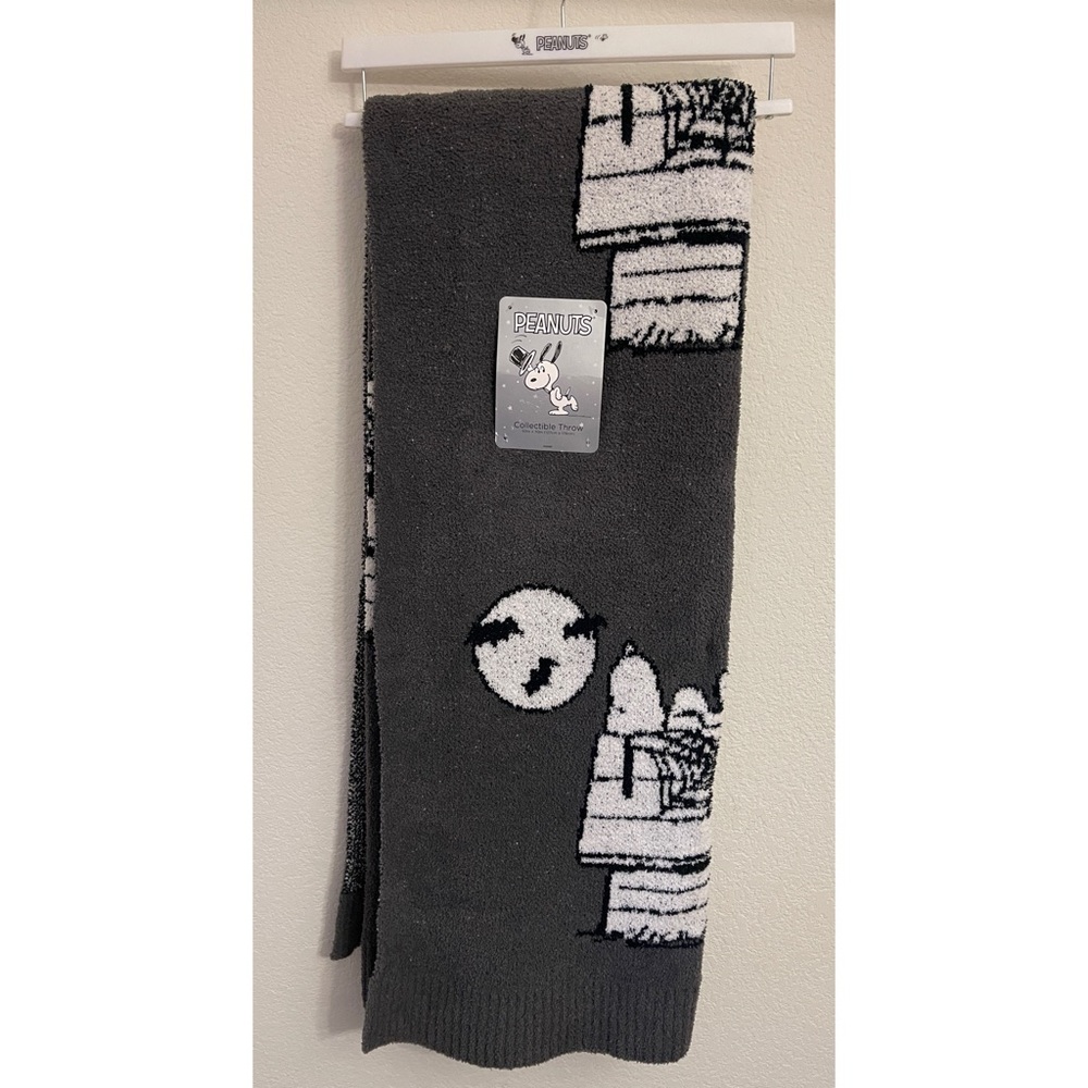 Peanuts Snoopy Blanket Throw‎ Gray Character Graphic Cozy Soft Home Decor
